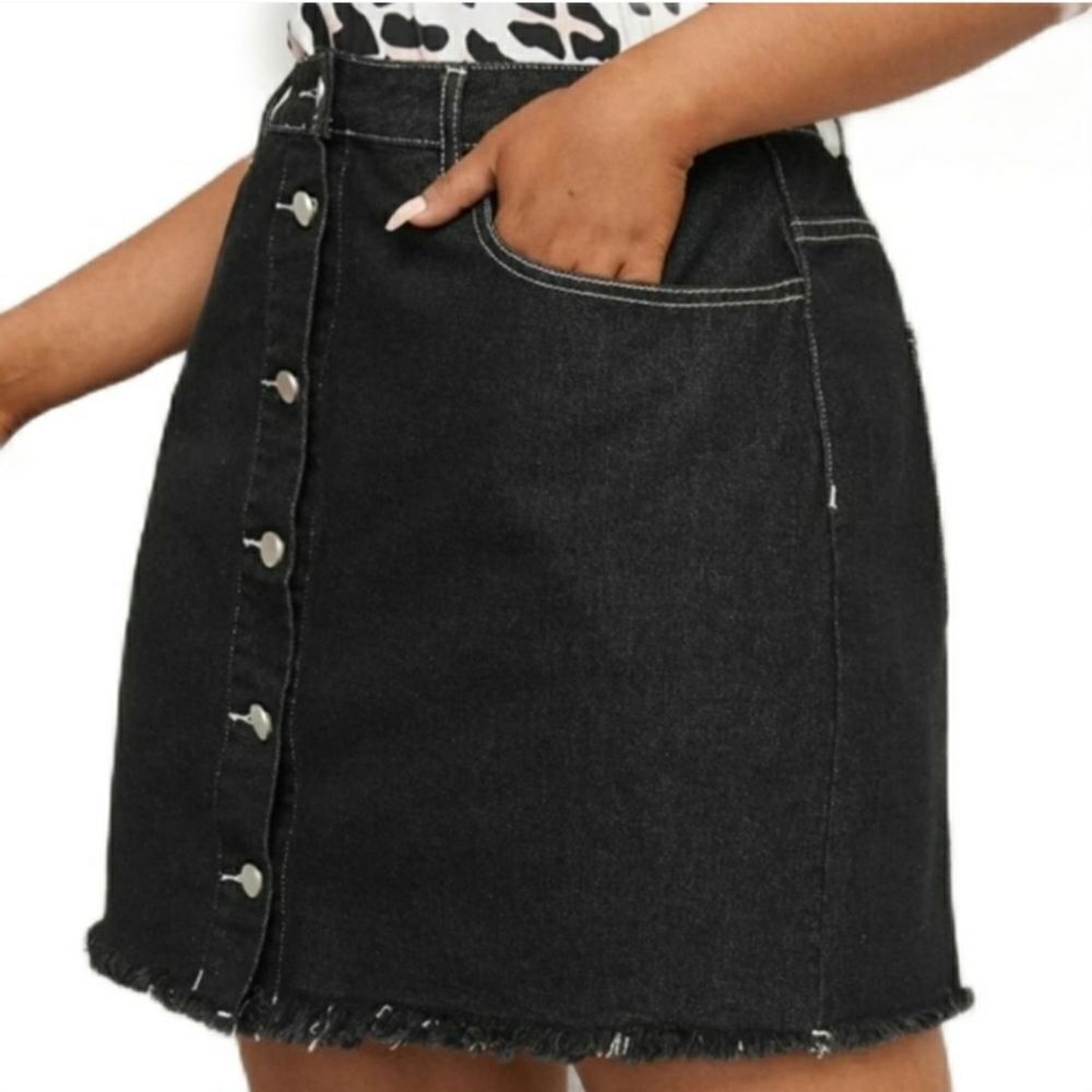 Cute Button Front Black Denim Jean Skirt Sz 2X - Picture 2 of 4